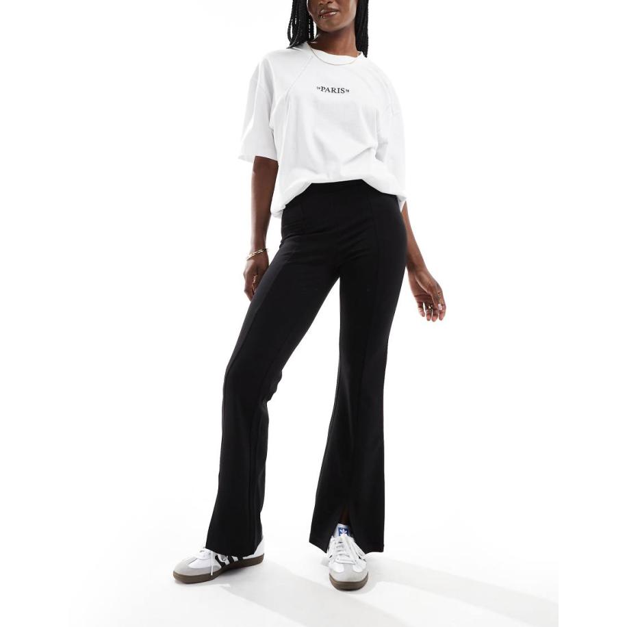JDY Flare-broek met split in de zoom in zwart Zwart
