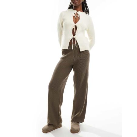 ASOS DESIGN Gebreide broek met wijde pijpen in donker taupe, deel van co-ord set-Neutraal