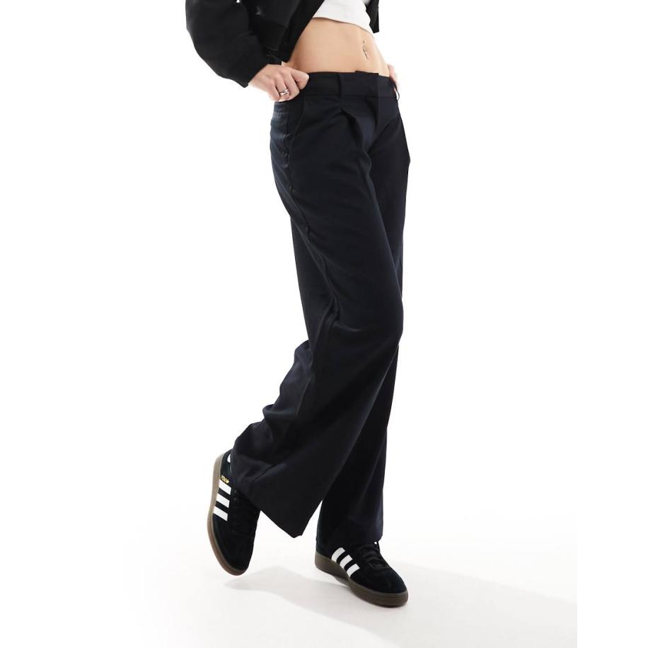 Monki Elegante broek met wijde pijpen en lage taille in zwart Zwart