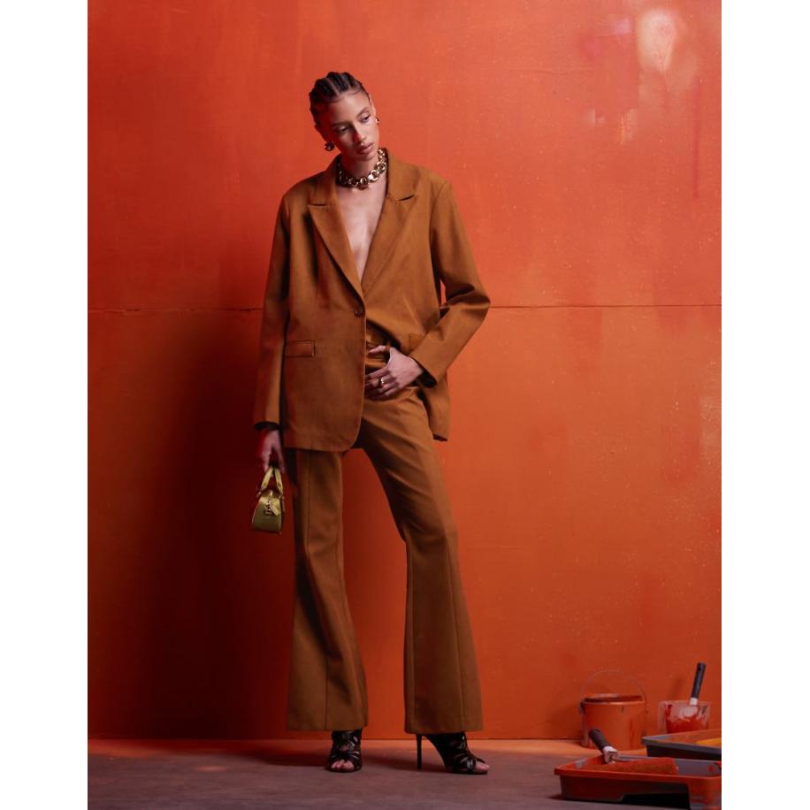 ASOS DESIGN Elegante flared broek van imitatiesuède in roestbruin, deel van co-ord set Bruin