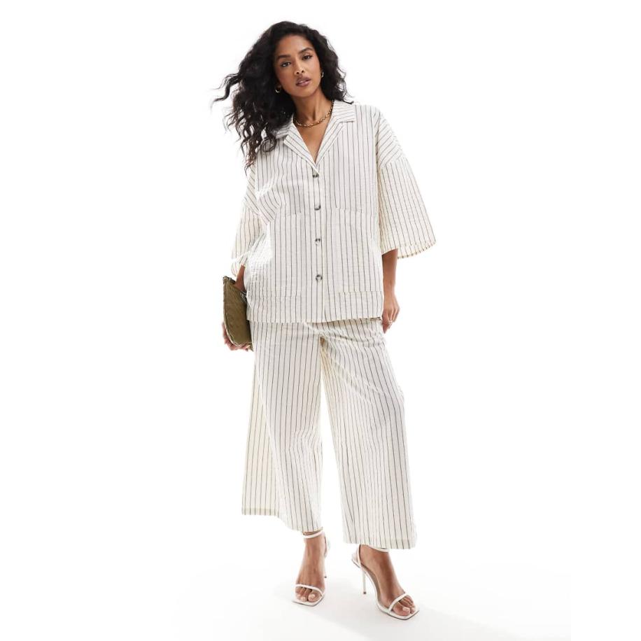 Vero Moda Aware Cropped broek met wijde pijpen en krijtstreep in gebroken wit, deel van co-ord set Wit