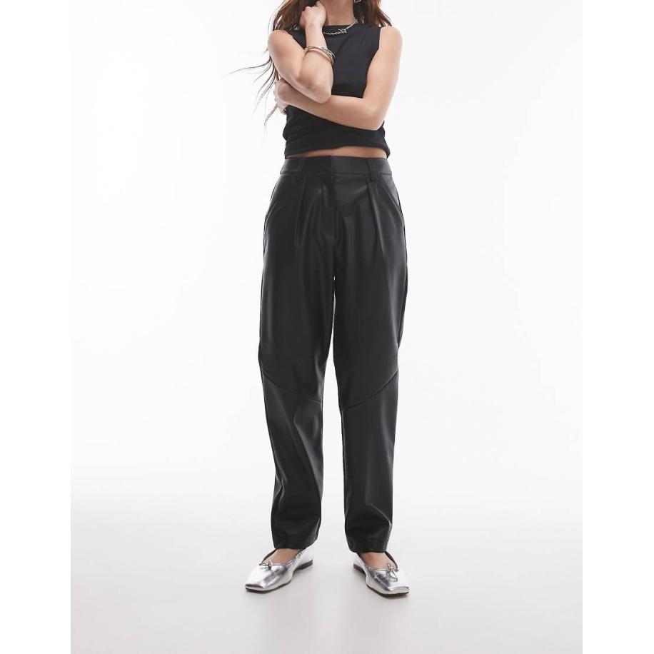 Topshop Smaltoelopende broek van imitatieleer in zwart Zwart