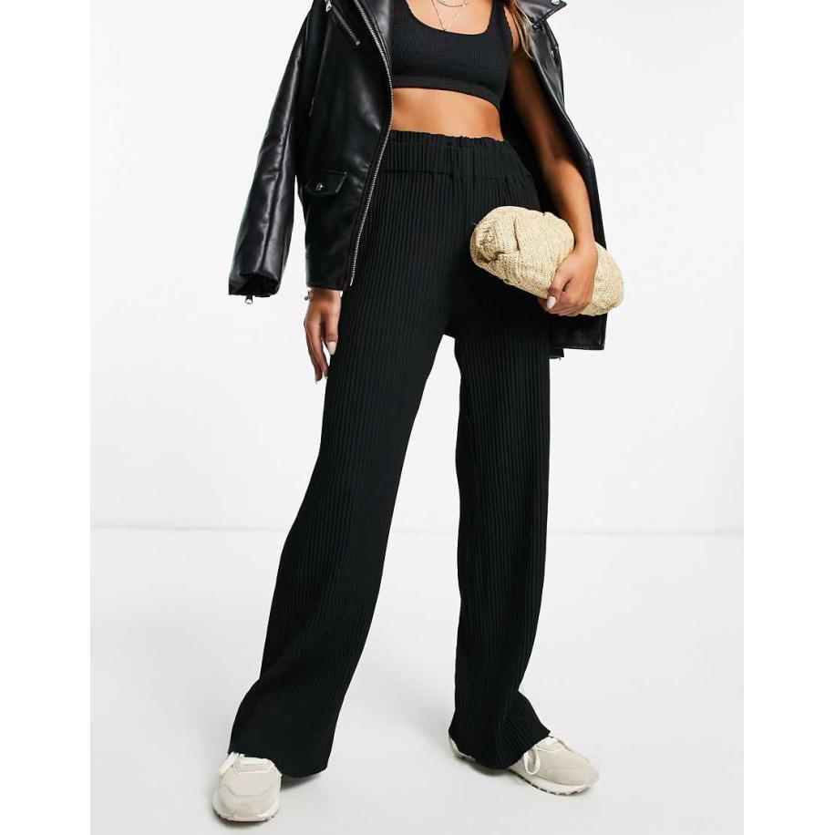 YAS Plissé broek met wijde pijpen en hoge taille in zwart Zwart