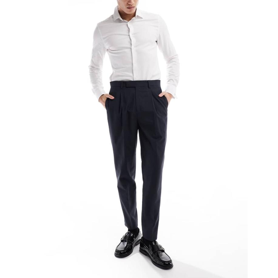 ASOS DESIGN - Toelopende nette broek met plooien in antraciet-Grijs Grijs