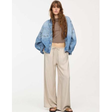 Pull & Bear Joggingbroek van satijn met wijde pijpen in beige-Neutraal