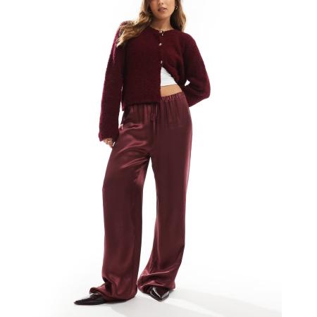 ASOS DESIGN Satijnen broek met wijde pijpen in bordeauxrood