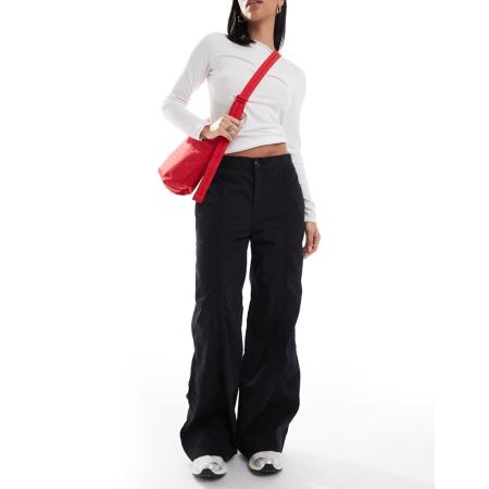 Levi's Baggy parachutebroek in zwart