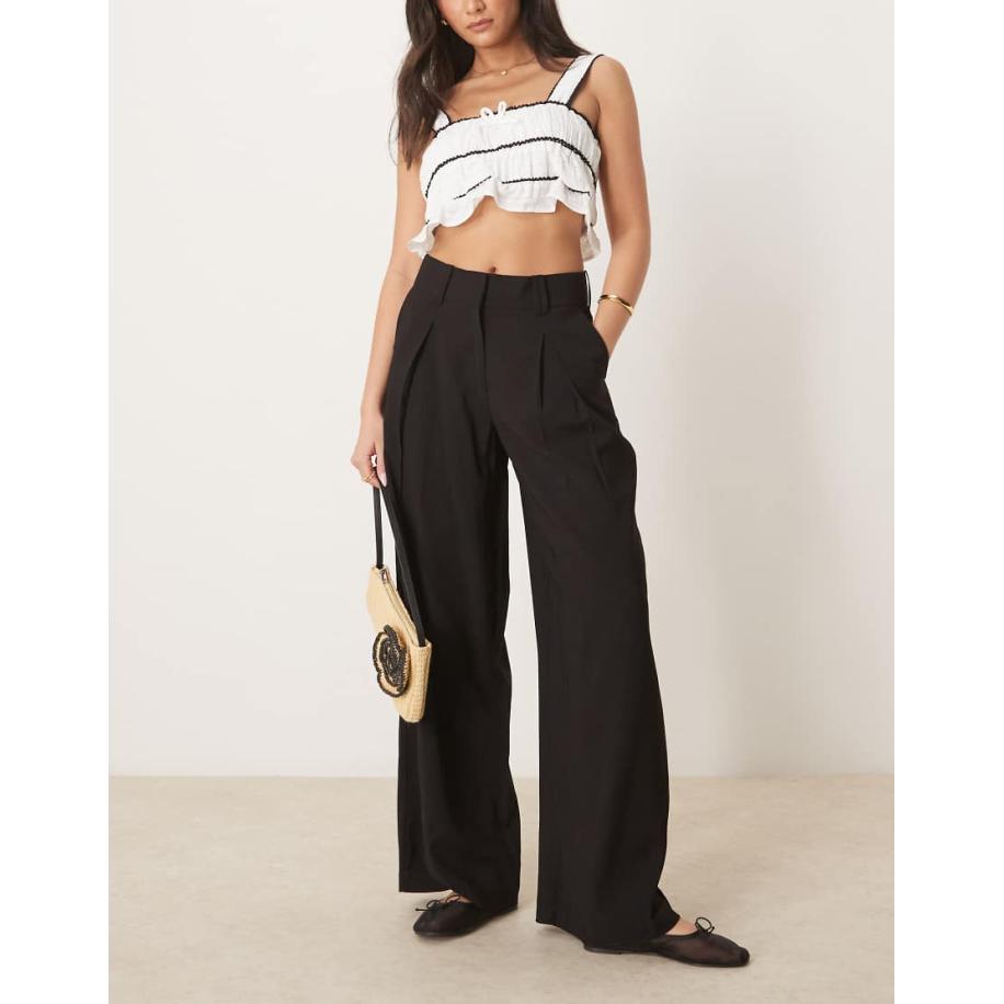 AWARE Broek met hoge taille en geplooide voorkant in zwart Zwart