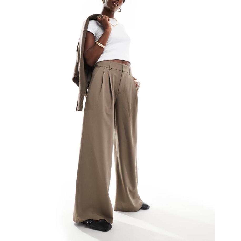 Stradivarius Broek met super wijde pijpen en geplooide voorkant in beige-Neutraal Multicolor