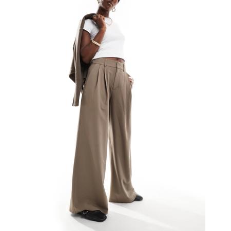 Stradivarius Broek met super wijde pijpen en geplooide voorkant in beige-Neutraal