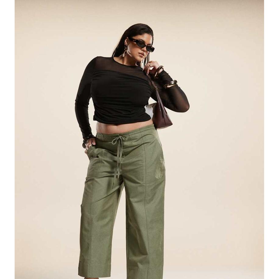 ASOS DESIGN Curve Broek met wijde ronde pijpen en naaddetail in kaki-Groen Groen