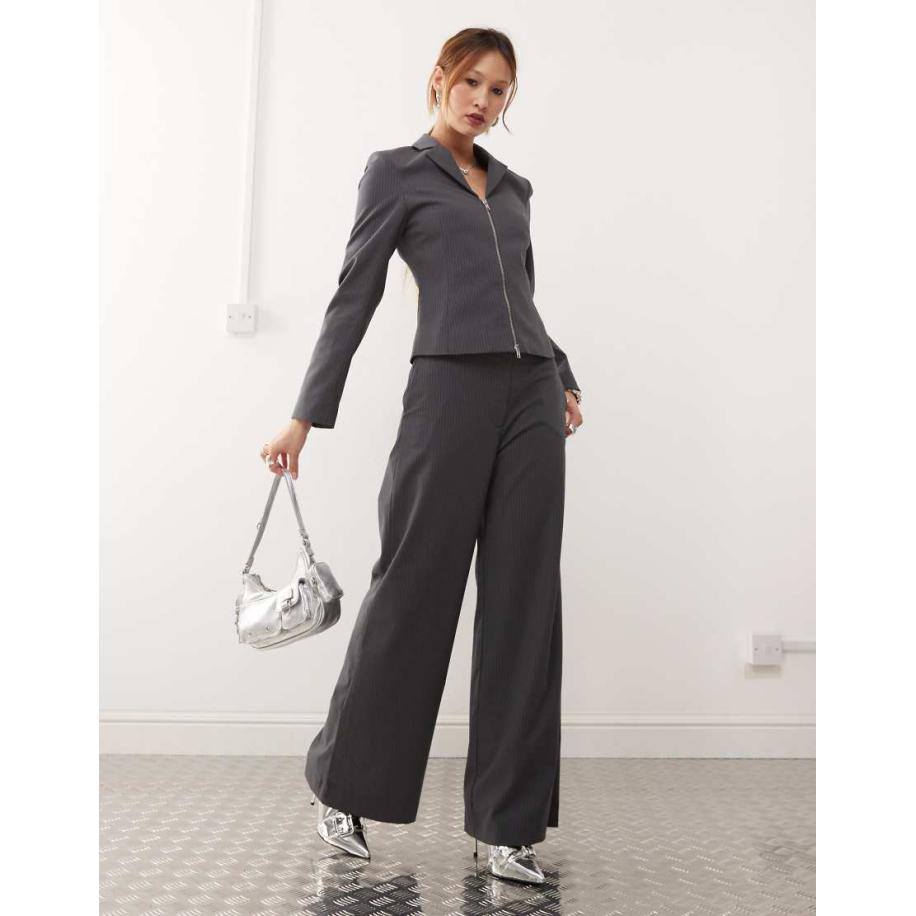 Weekday Gestreepte broek met afgeknipte tailleband in gemêleerd grijs, deel van co-ord set Grijs