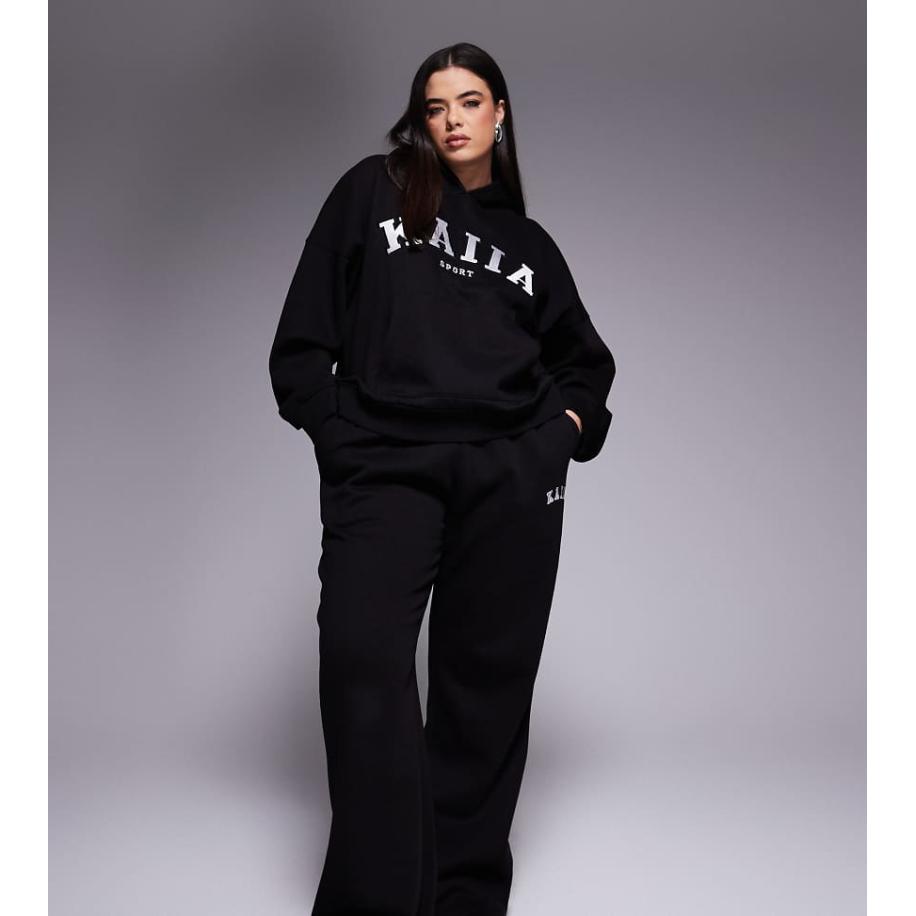 Kaiia Plus Joggingbroek met wijde pijpen in zwart, deel van co-ord set Zwart
