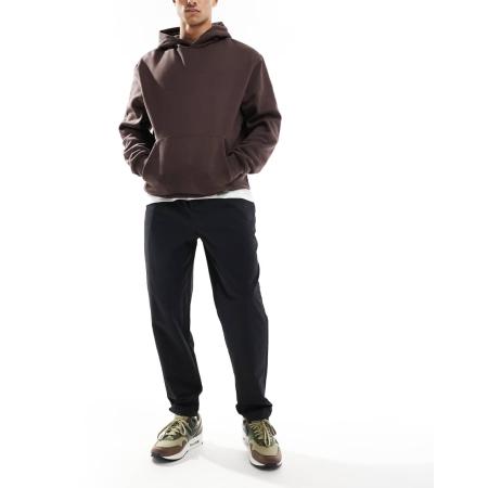 Nike - Club - Geweven, toelopende broek in zwart