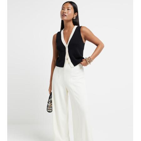River Island Petite Geplooide broek met wijde pijpen in crème-Wit