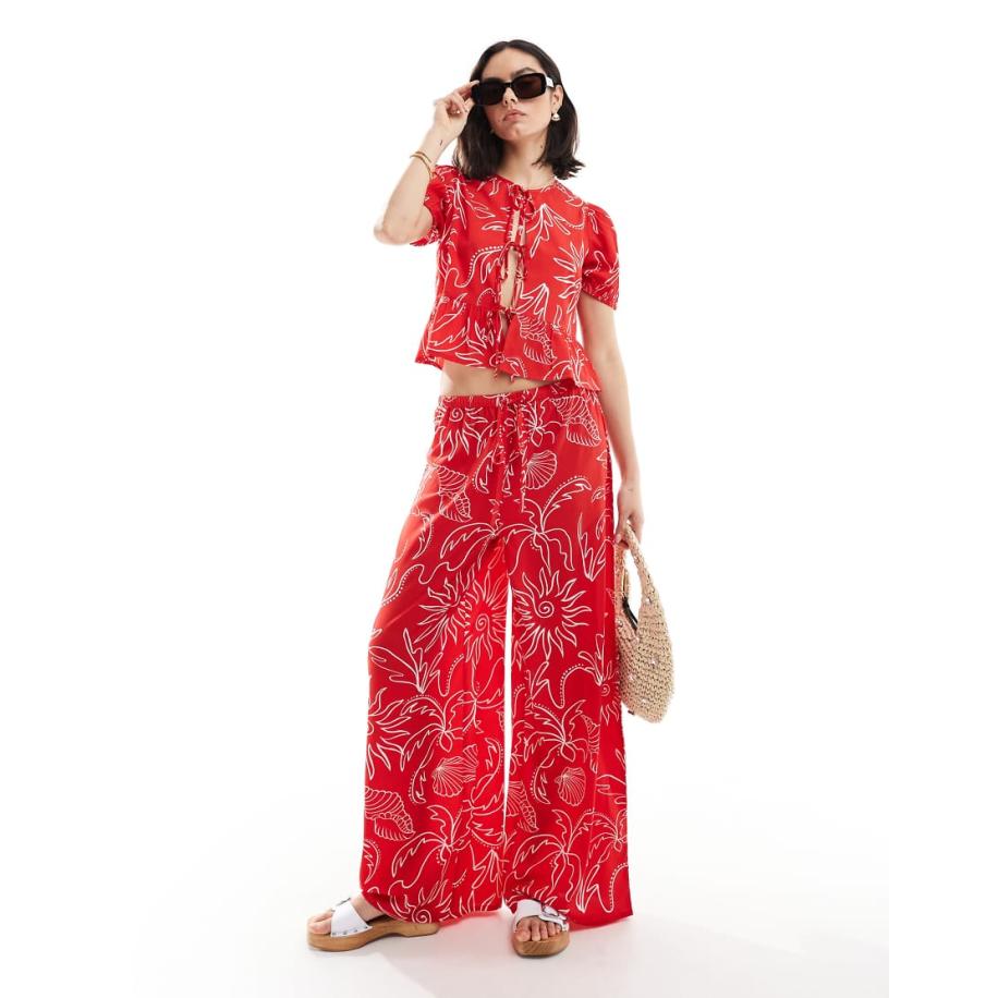 Wednesday's Girl Soleil Broek met wijde pijpen en print in rood, deel van co-ord set Rood