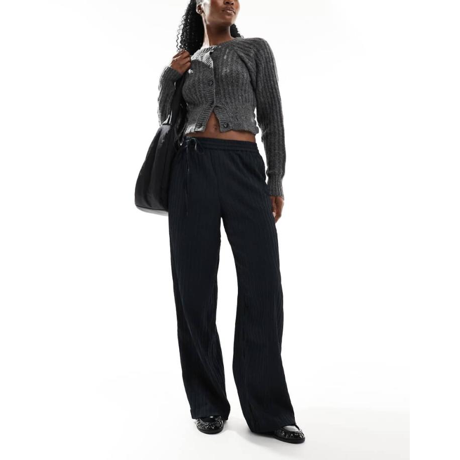 Vero Moda Aware Ruimvallende broek met textuur in zwart Zwart