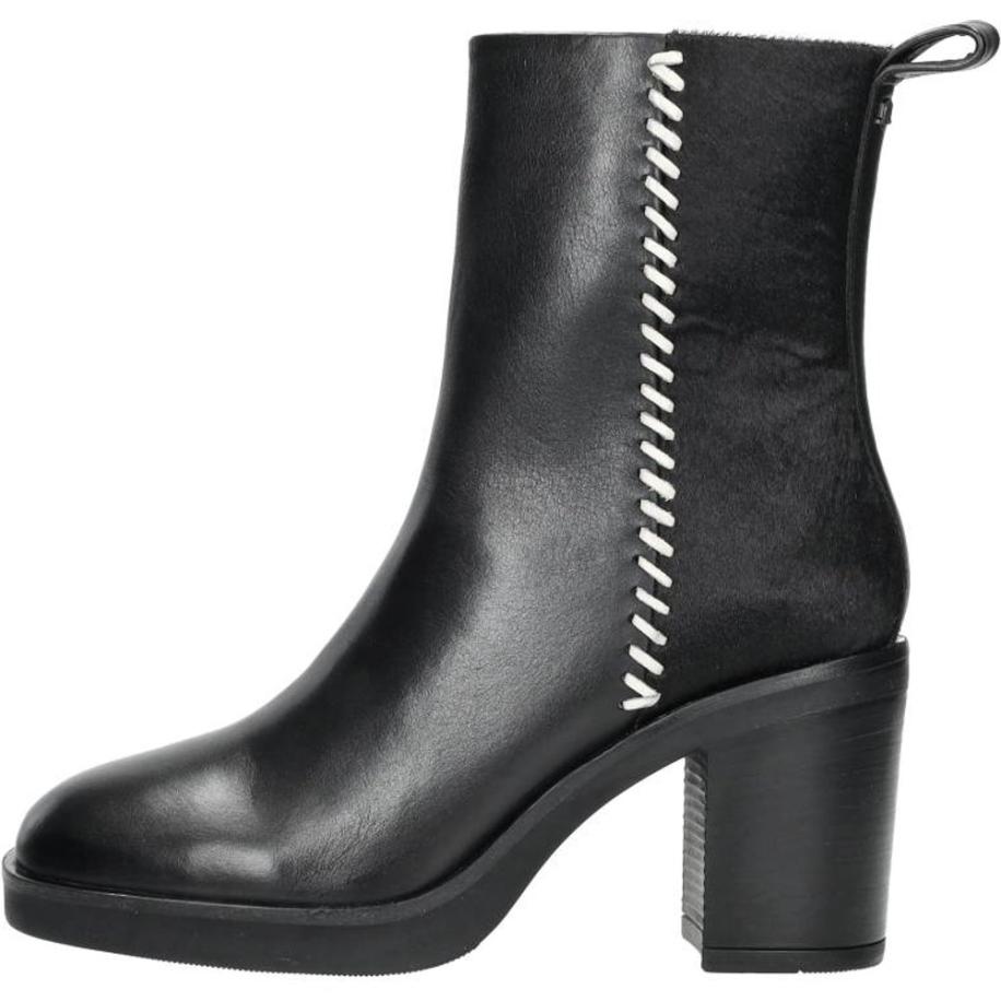 Maruti - Steffi Zwart