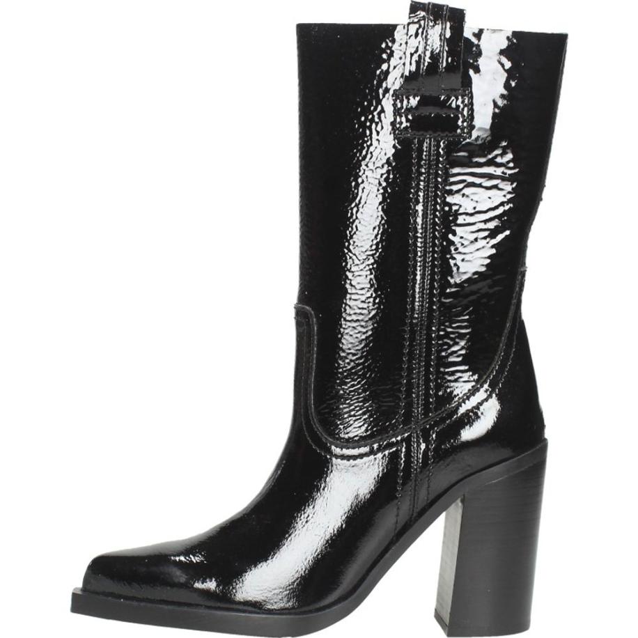 Bronx - Mya-mae Zwart