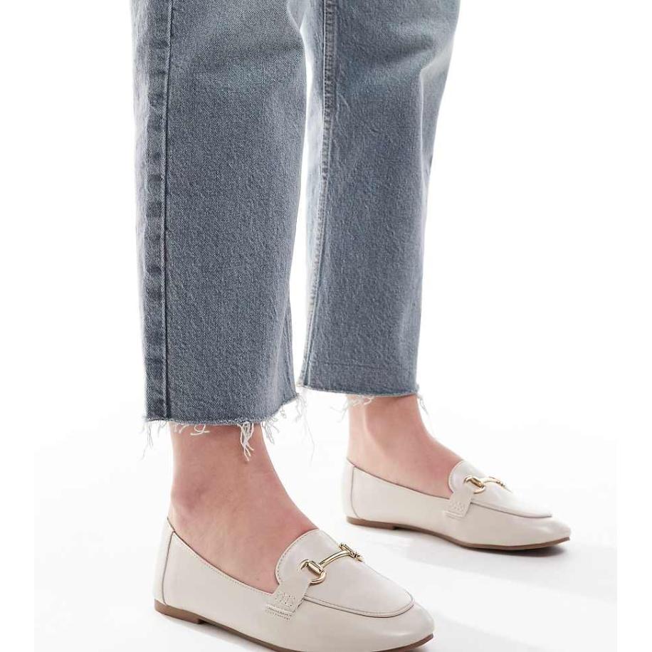 London Rebel Nori Brede Pasvorm Loafers met gespdetail in crème-Wit Wit