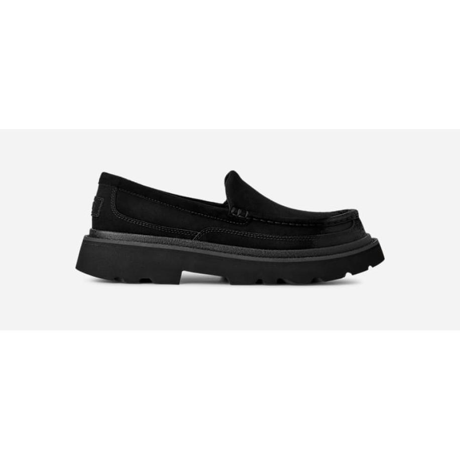 UGG® Ascot Lug in Black, Maat 43, Suede Zwart