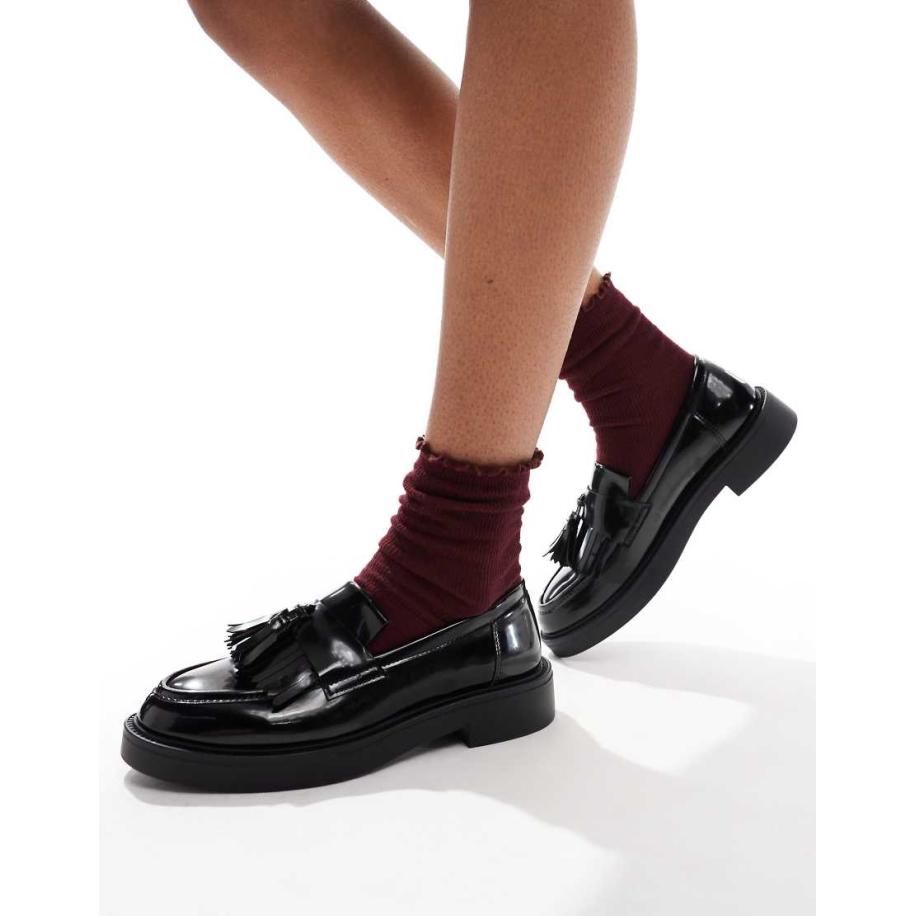 schuh Lawton Loafers met kwastje in zwart Zwart