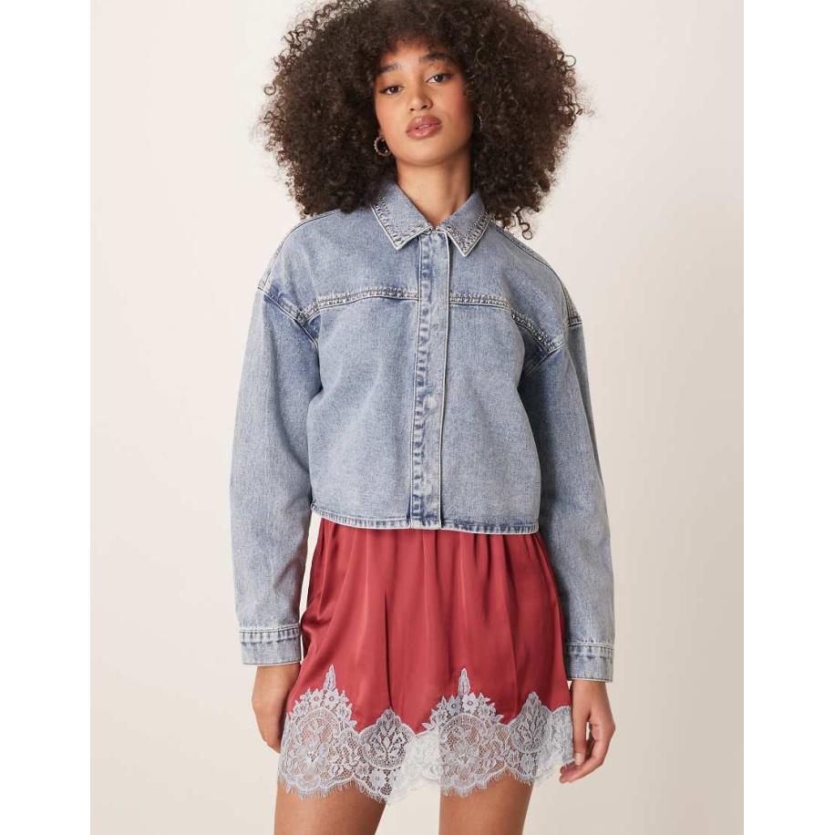JDY Lichtgewicht cropped denim jack met studs in lichte wassing blauw Blauw