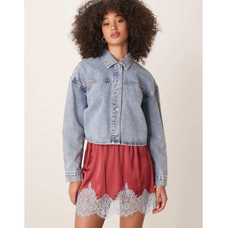 JDY Lichtgewicht cropped denim jack met studs in lichte wassing blauw