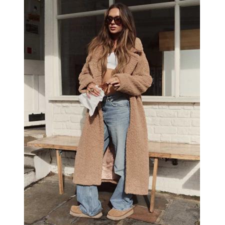 The Frolic x Bella Stovey Exclusive Oversized lange jas van teddy borg in camel-Neutraal