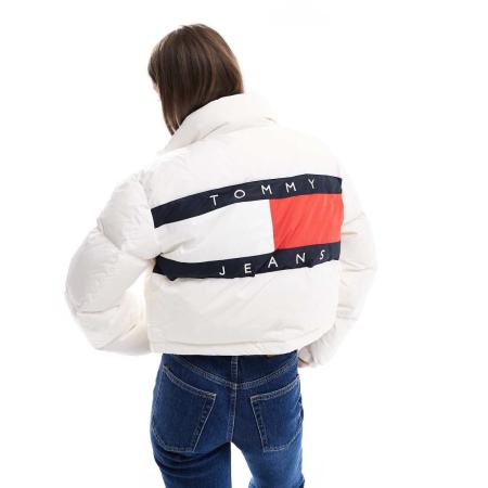 Tommy Jeans Alaska Gewatteerd jack met vlag op de achterkant in wit
