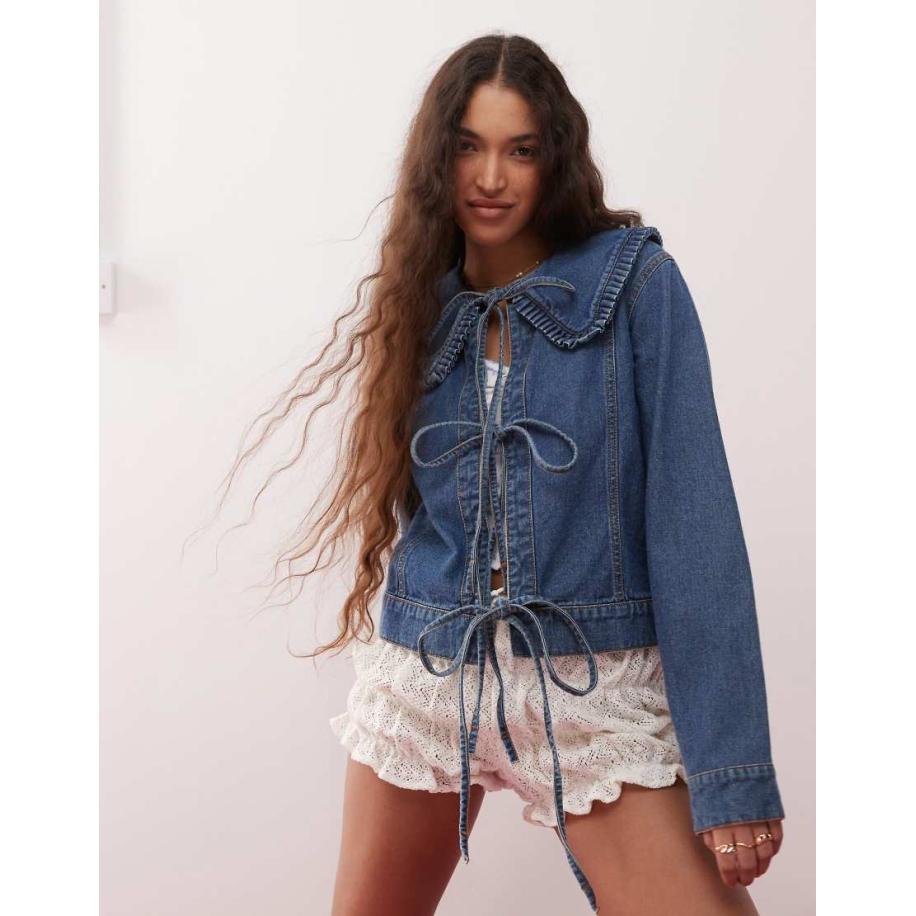 Miss Selfridge Denim jack met gestrikte voorkant en ruches aan de kraag in middenblauwe wassing Blauw