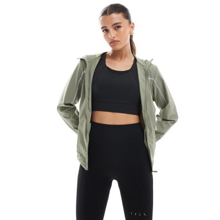 Born Living Yoga Ulani Windjack in camouflage-Groen