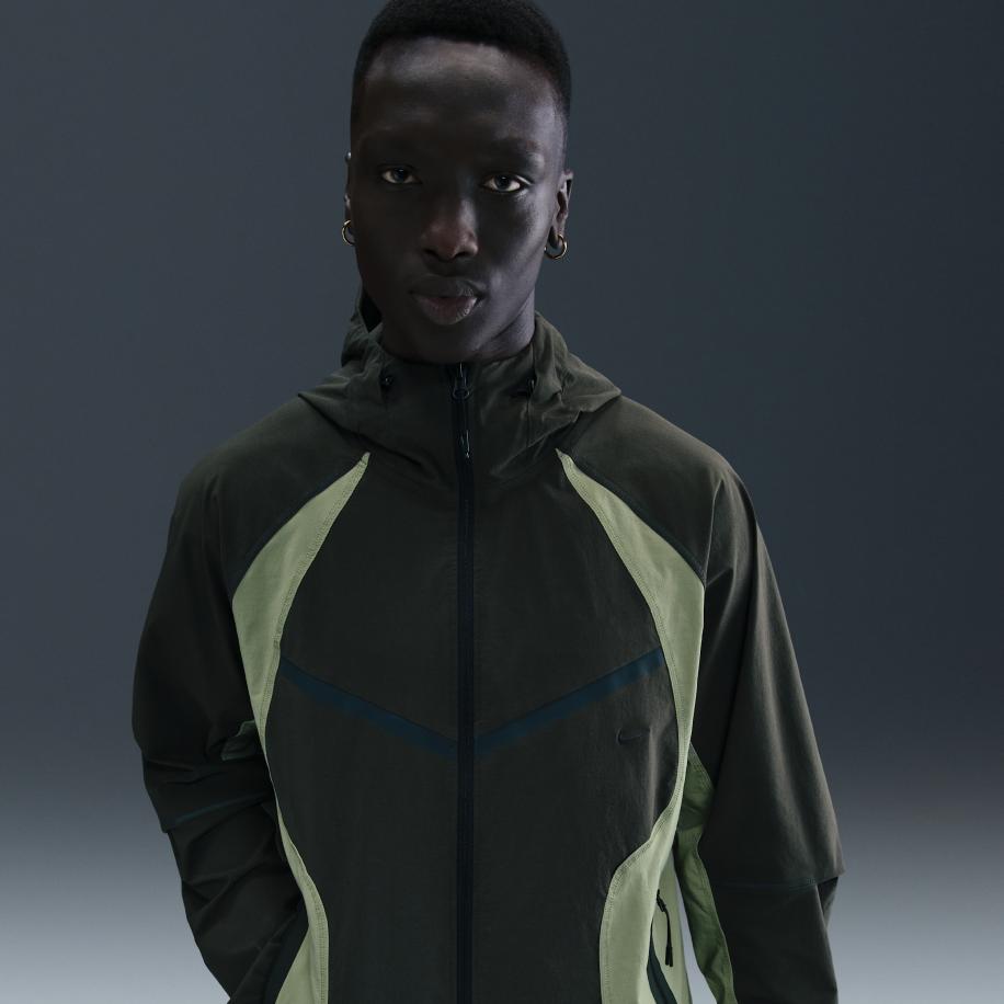 Nike Tech Dri-FIT ruimvallend geweven Windrunner herenjack met kleurblokken - Groen Groen