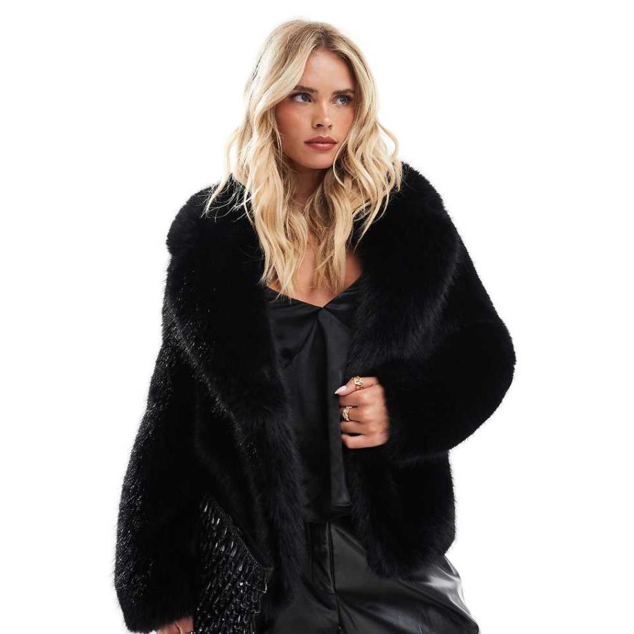 Forever New Petite Jas van imitatiebont in zwart Zwart