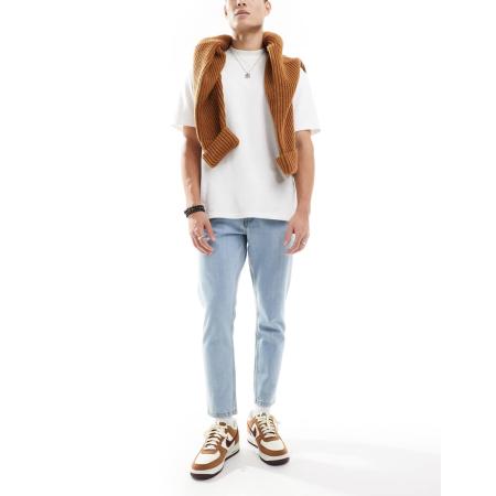 DTT - Stugge cropped jeans met toelopende pasvorm in lichtblauw