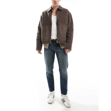 DTT - Stugge toelopende cropped jeans in donkerblauw met vintage tint-Marineblauw