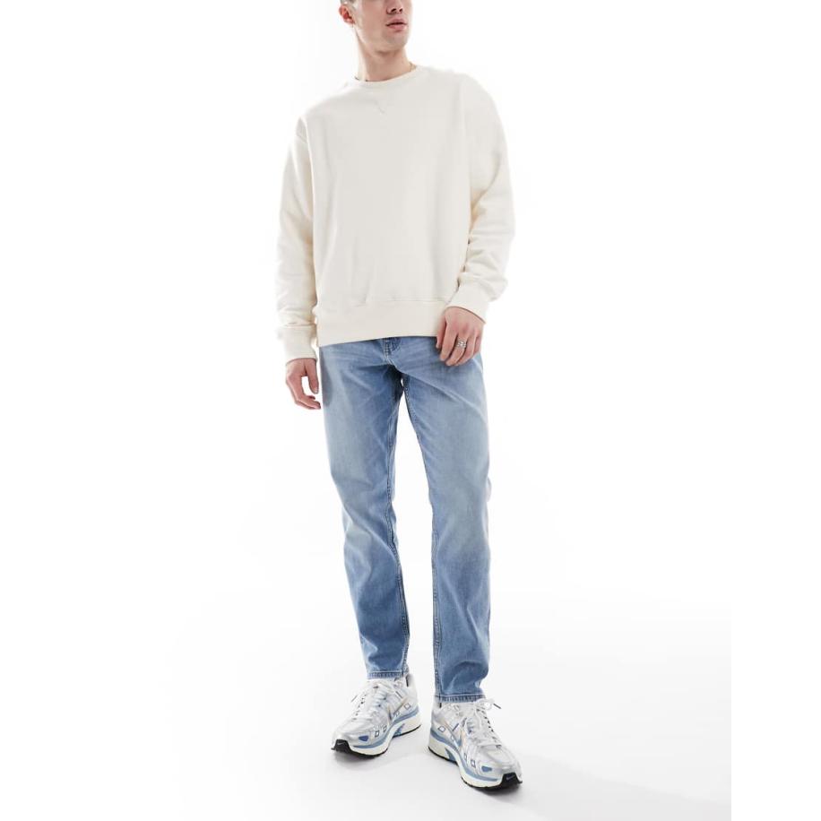 ASOS DESIGN - Smaltoelopende jeans met stretch in lichtblauw met wassing Blauw