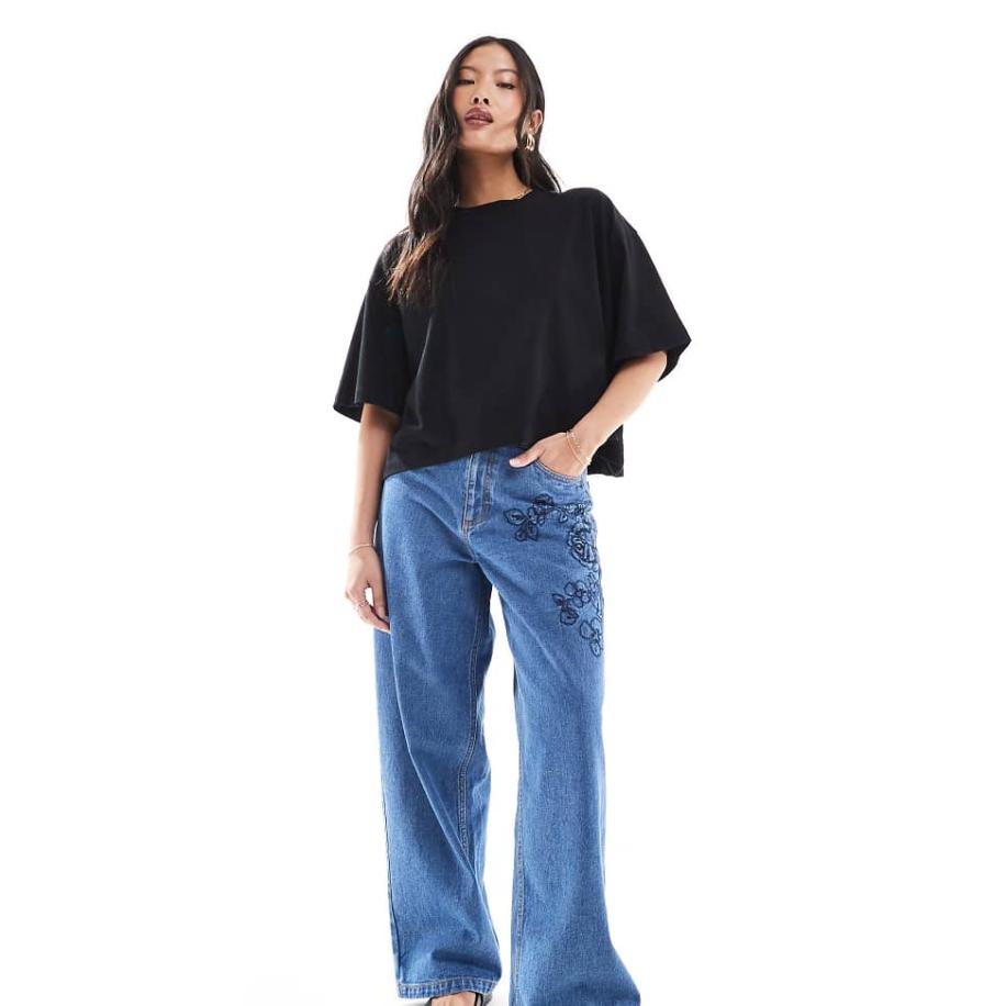 Miss Selfridge Petite Baggy jeans met geborduurde bloemen in blauw met wassing Blauw