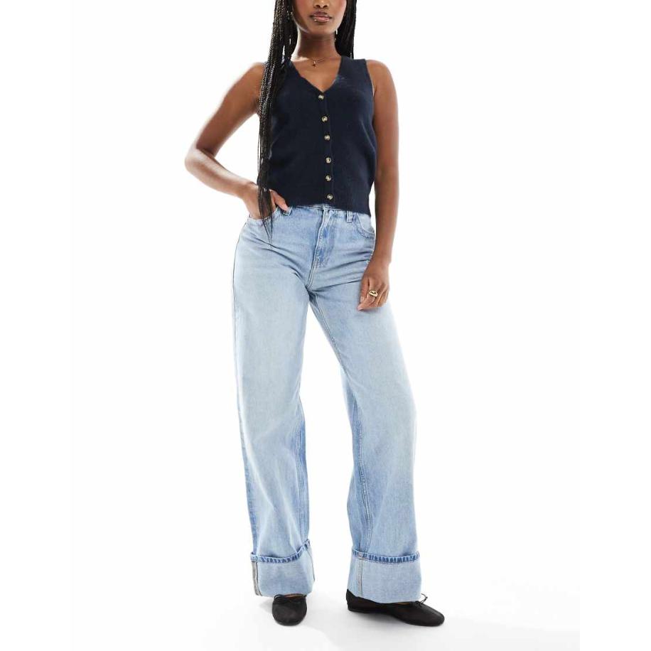 Bershka Jeans met wijde pijpen en omslag in blauw met lichte wassing Blauw