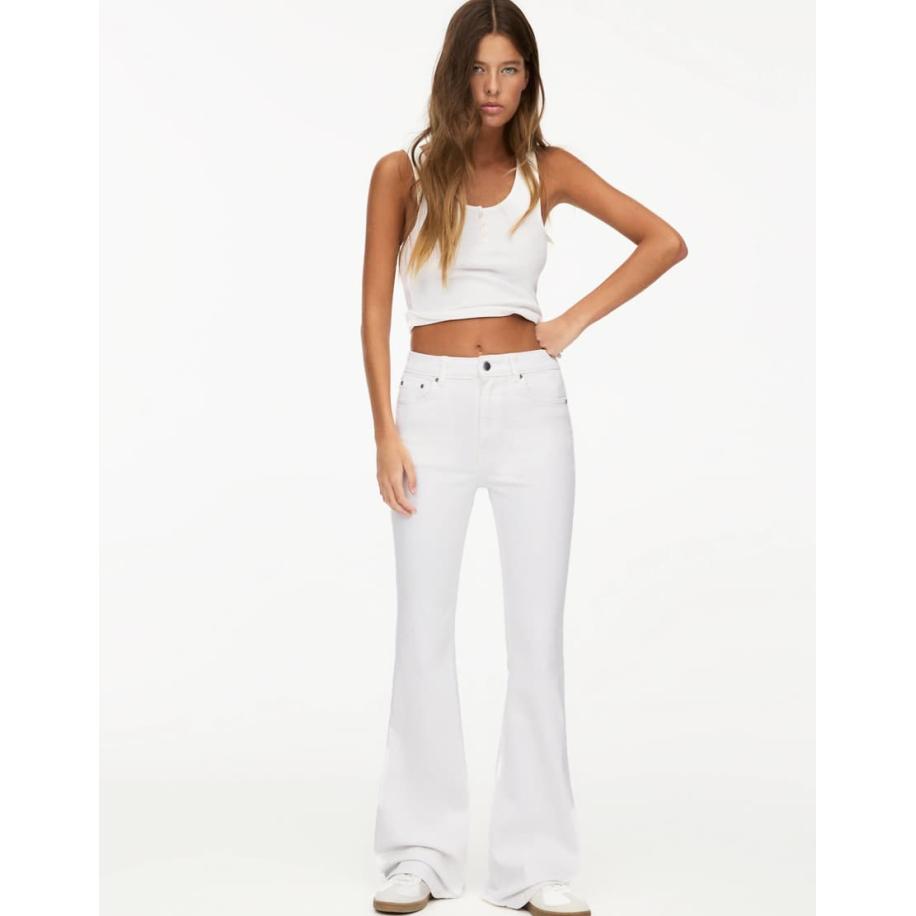 Pull & Bear Flared jeans met lage taille in wit Wit