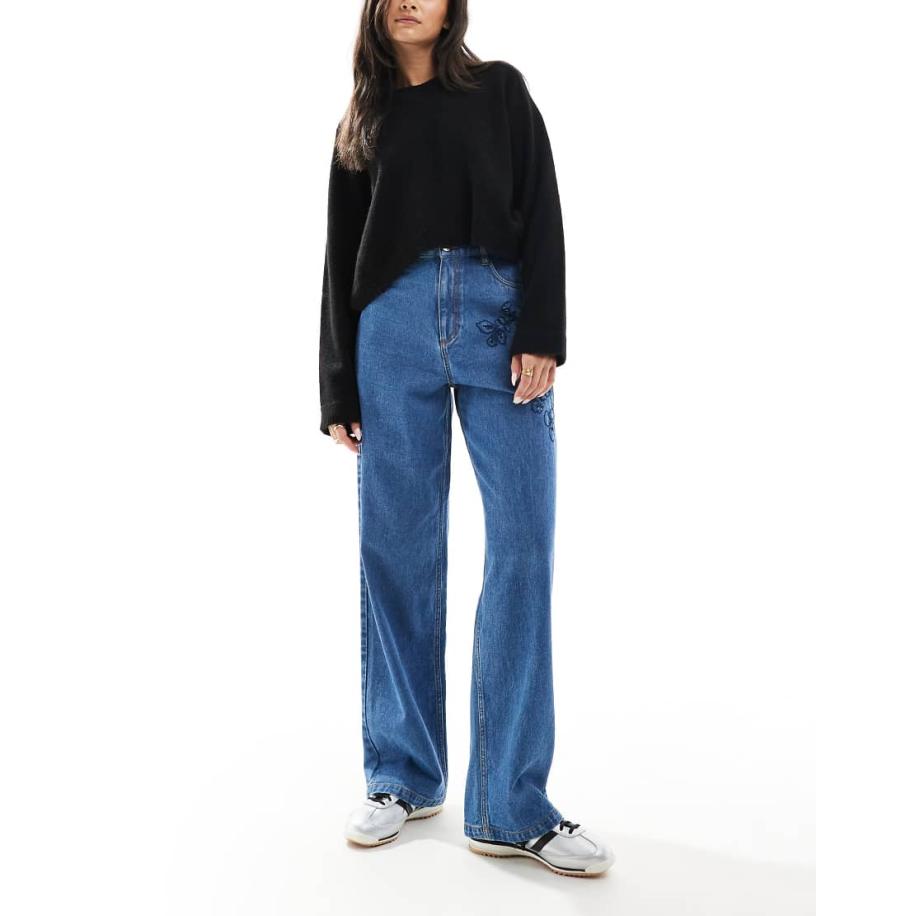Miss Selfridge Baggy jeans met geborduurde bloemen in blauw met wassing Blauw