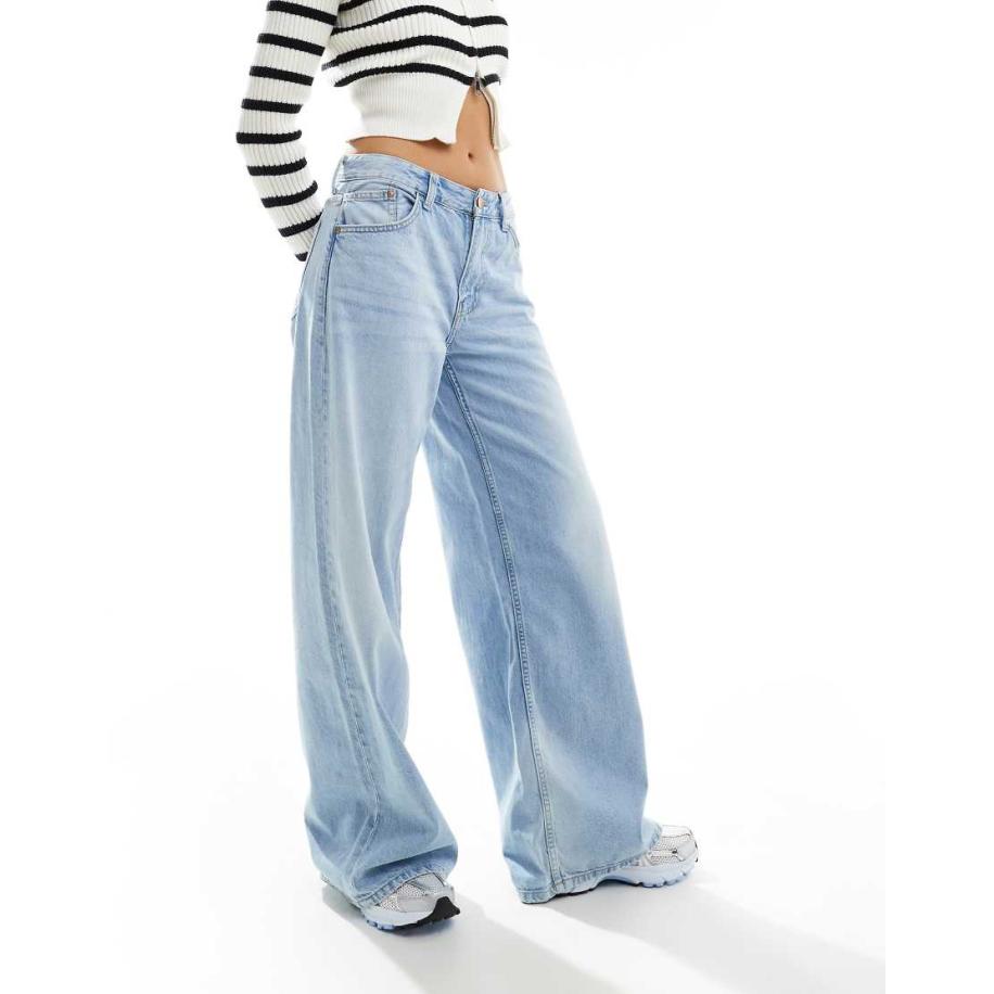 Bershka Jeans met hoge taille, wijde pijpen en wassing in lichtblauw Blauw