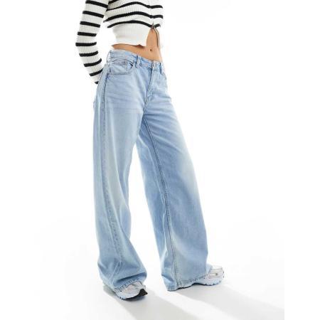 Bershka Jeans met hoge taille, wijde pijpen en wassing in lichtblauw