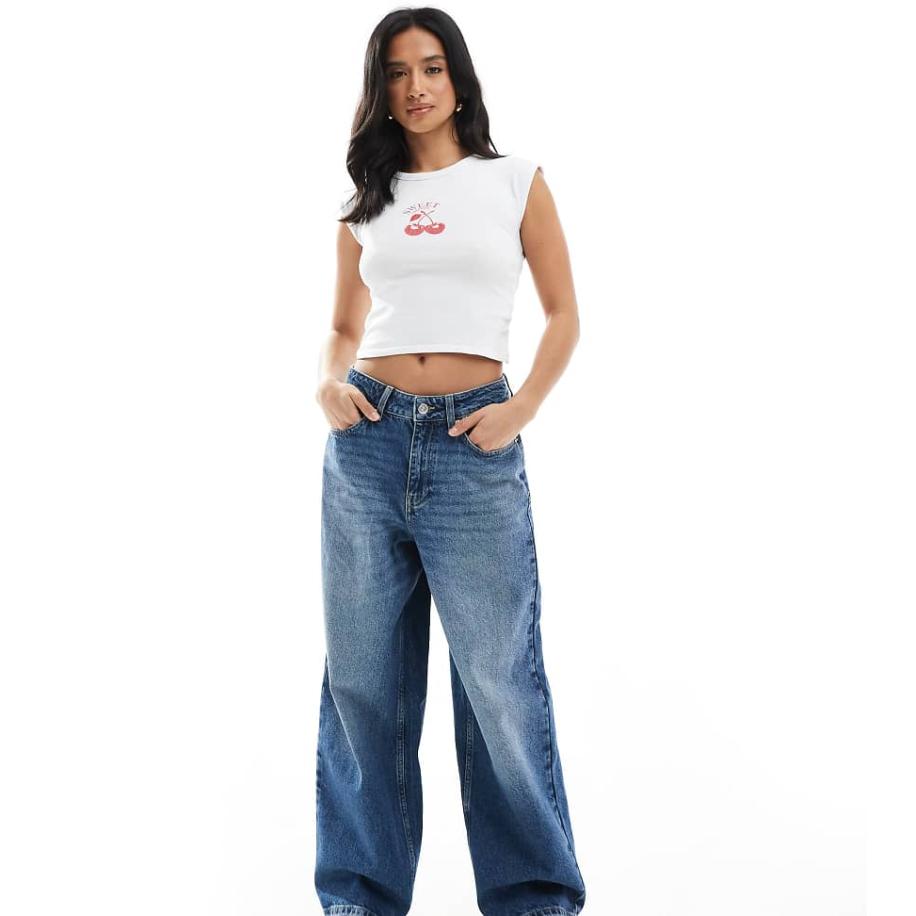 Miss Selfridge Petite Baggy jeans met patches met bloemenprint in blauwe wassing Blauw