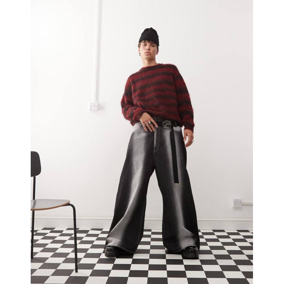 Cheap Monday - Rad Super - Jeans met wijde pijpen in zwart met wassing en extreme spray Zwart