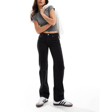 Weekday Arrow Regular-fit jeans met lage taille en rechte pijpen in afgestemd zwart