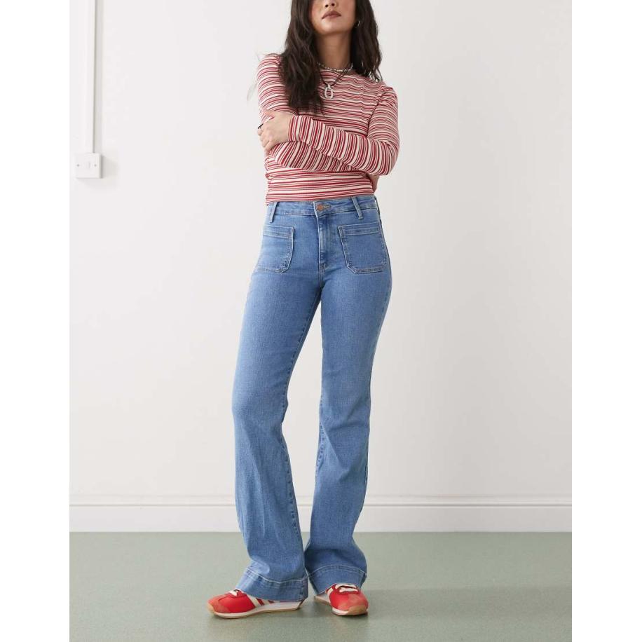 Wrangler Flared jeans met zakken aan de voorkant in felblauw Blauw