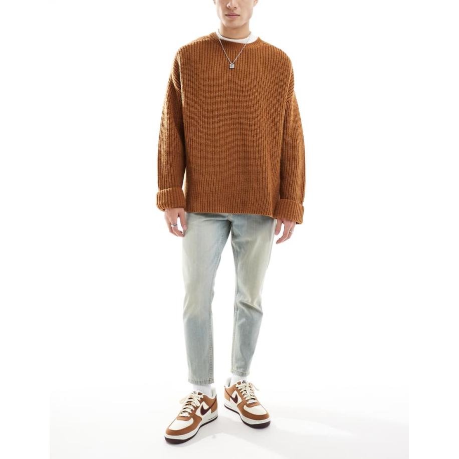 DTT - Stugge toelopende cropped jeans in lichtblauw met vintage tint Blauw