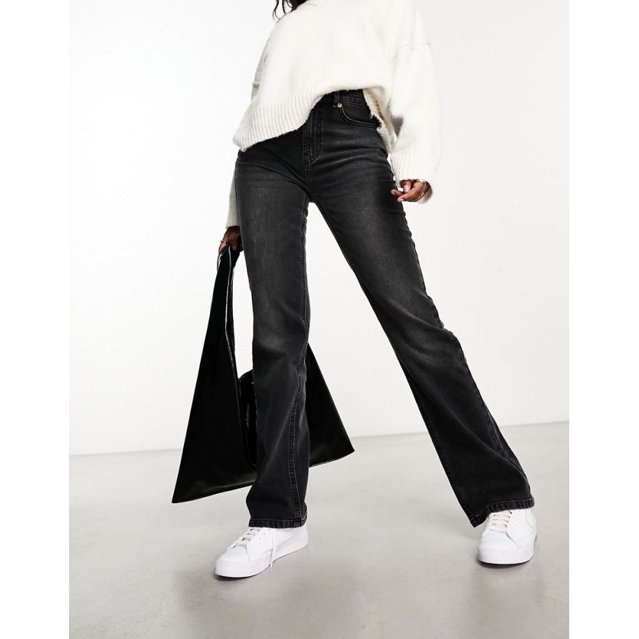 Stradivarius Rechte jeans in zwarte wassing Zwart