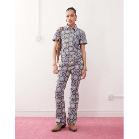 Wrangler Bootcut jeans met 70s print in blauw, deel van co-ord set-Veelkleurig
